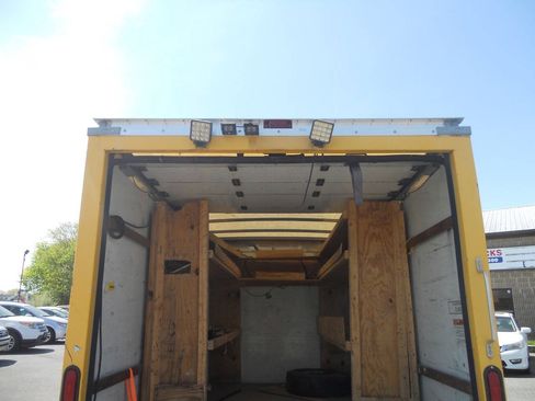 Used 2011 GMC Savana 3500 RWD image 25