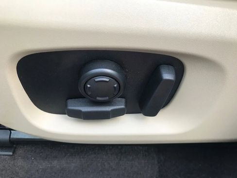 Used 2018 Land Rover Range Rover Evoque image 13