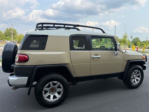 Used 2014 Toyota FJ Cruiser 4WD w/ Convenience Package image 19