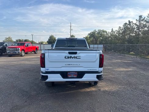 Used 2024 GMC Sierra 2500 Denali Ultimate AWD/4WD image 5