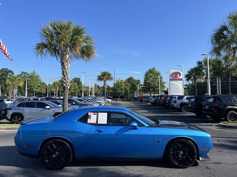 Used 2015 Dodge Challenger R/T Scat Pack RWD image 11