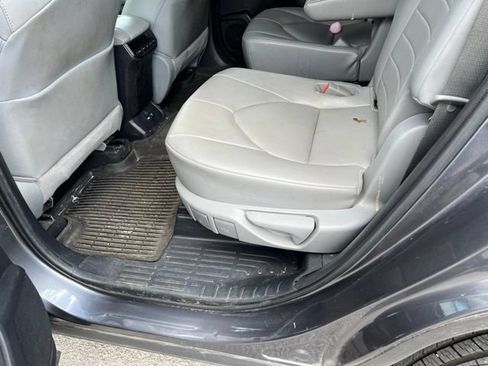 Used 2021 Toyota Highlander XLE AWD/4WD image 13