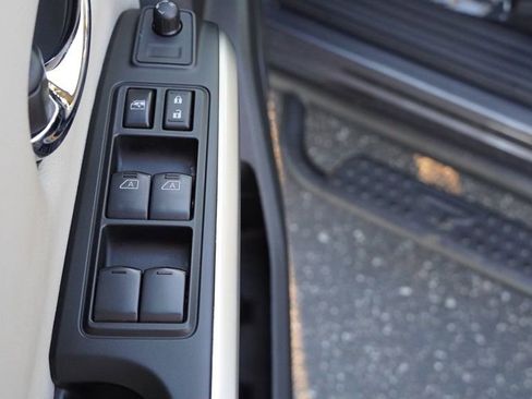 Used 2024 Nissan Titan SV w/ SV Convenience Package image 14