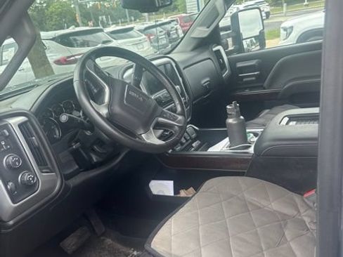 Used 2017 GMC Sierra 3500 SLE w/ SLE Preferred Package AWD/4WD image 4