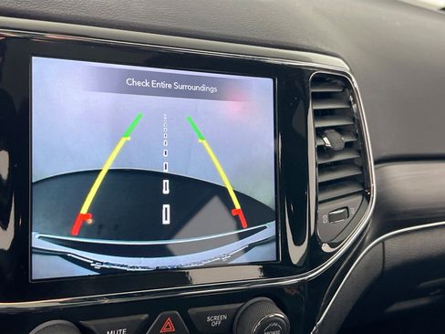 Used 2021 Jeep Grand Cherokee Limited image 14