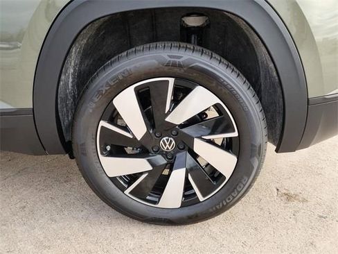 New 2026 Volkswagen Atlas Cross Sport SE image 28