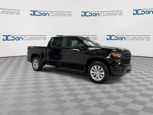 Used 2023 Chevrolet Silverado 1500 Custom AWD/4WD image 2