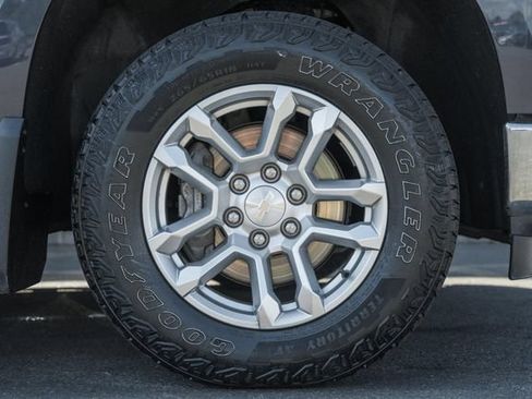 Used 2023 Chevrolet Silverado 1500 LT w/ Z71 Off-Road Package AWD/4WD image 23