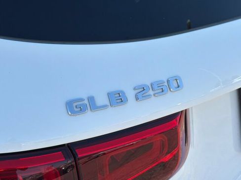 Certified 2022 Mercedes-Benz GLB 250 4MATIC image 34