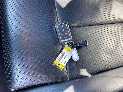 Certified 2023 Jeep Grand Cherokee Overland w/ Luxury Tech Group IV image 34