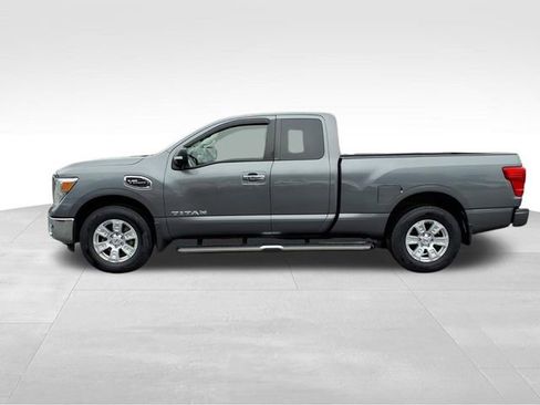 Used 2017 Nissan Titan SV image 4