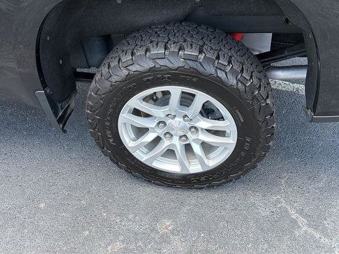 Used 2021 Chevrolet Silverado 1500 LT AWD/4WD image 37