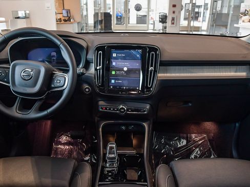 New 2025 Volvo XC40 B5 Ultra w/ Climate Package image 15