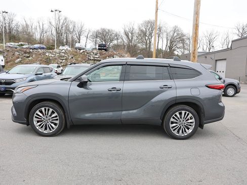 Used 2023 Toyota Highlander Platinum AWD/4WD image 4
