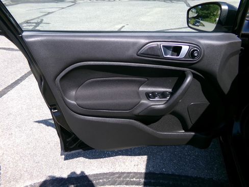 Used 2015 Ford Fiesta SE FWD image 11