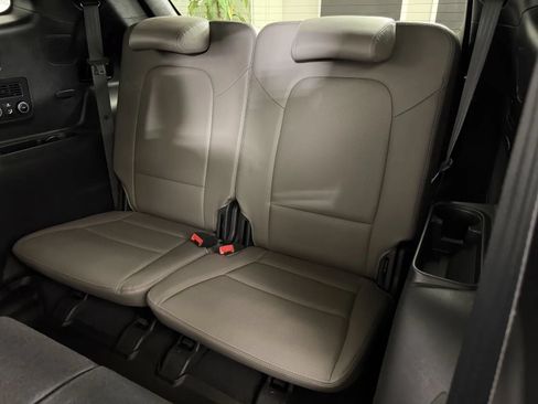 Used 2017 Hyundai Santa Fe AWD image 30