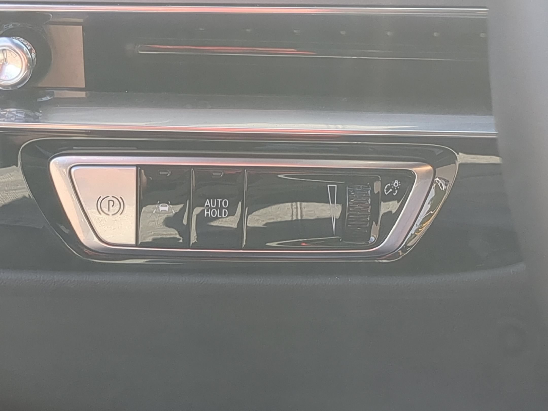 Certified 2024 Cadillac Lyriq Tech w/ Driver Assist Package AWD/4WD image 17
