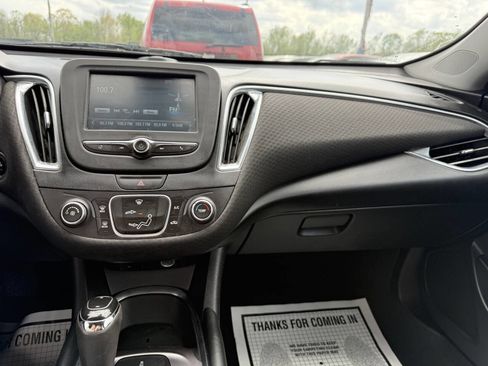 Used 2018 Chevrolet Malibu LT image 13