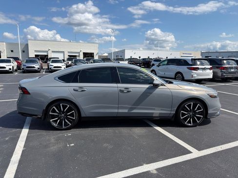 Used 2025 Honda Accord Touring image 7