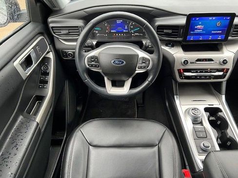 Used 2023 Ford Explorer XLT w/ Equipment Group 202A image 25