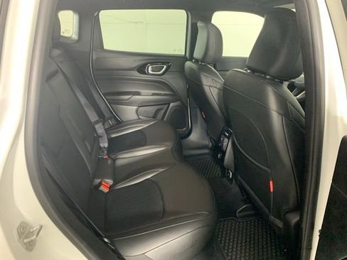 Used 2025 Jeep Compass Trailhawk image 27