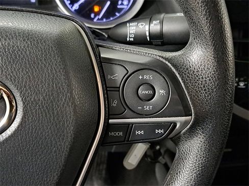 Used 2022 Toyota Camry LE image 25