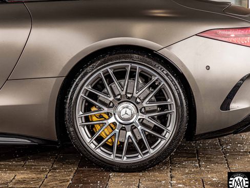 Used 2022 Mercedes-Benz SL 63 AMG 4MATIC w/ AMG Aerodynamic Package image 21