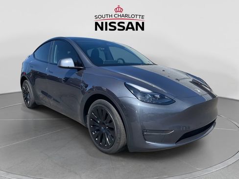 Used 2023 Tesla Model Y Long Range AWD/4WD image 1
