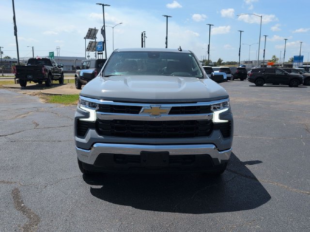 Used 2024 Chevrolet Silverado 1500 LT AWD/4WD image 2