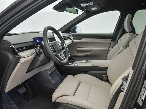 New 2025 Volvo EX90 Plus image 19