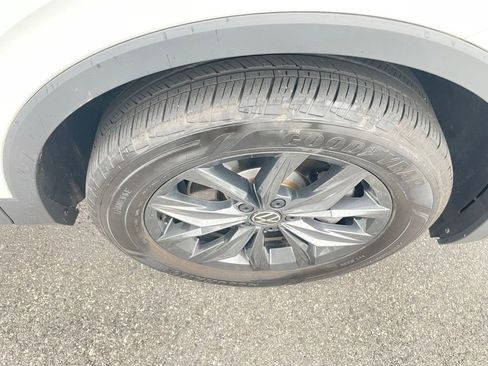 Used 2024 Volkswagen Tiguan SE FWD image 13