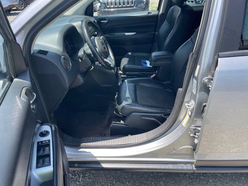 Used 2017 Jeep Compass Latitude AWD/4WD image 10