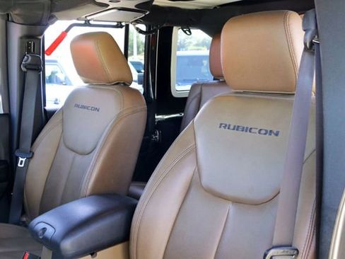 Used 2017 Jeep Wrangler Unlimited Rubicon w/ Connectivity Group image 12