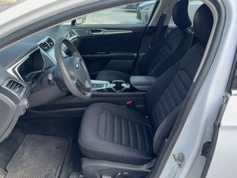 Used 2016 Ford Fusion SE image 9