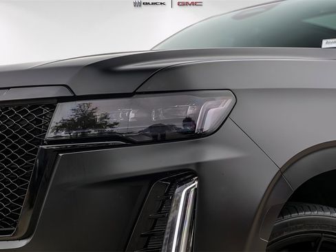 Used 2023 Cadillac Escalade V w/ LPO, ONYX Package image 3