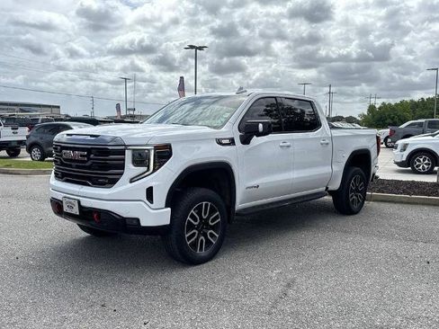 Used 2023 GMC Sierra 1500 AT4 w/ AT4 Premium Package AWD/4WD image 3