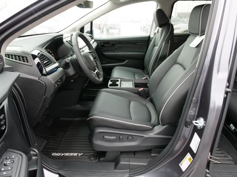 New 2026 Honda Odyssey Touring image 15