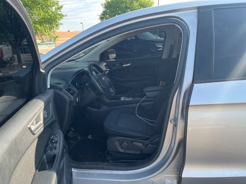 Used 2019 Ford Edge SE FWD image 6