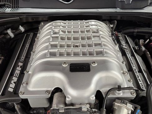 Used 2019 Dodge Challenger SRT Hellcat Redeye image 14