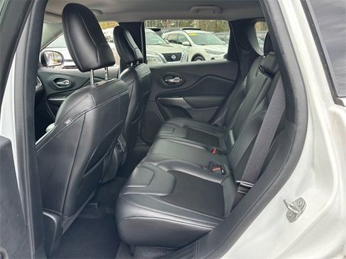 Used 2020 Jeep Cherokee Latitude Plus image 6