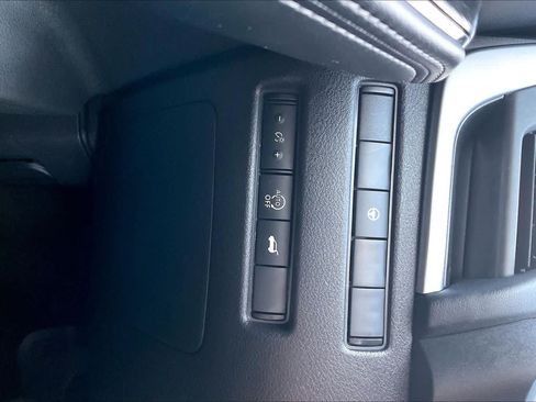 Used 2025 Nissan Rogue SV AWD/4WD image 33