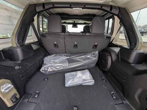 New 2026 Jeep Wrangler Unlimited Rubicon image 13