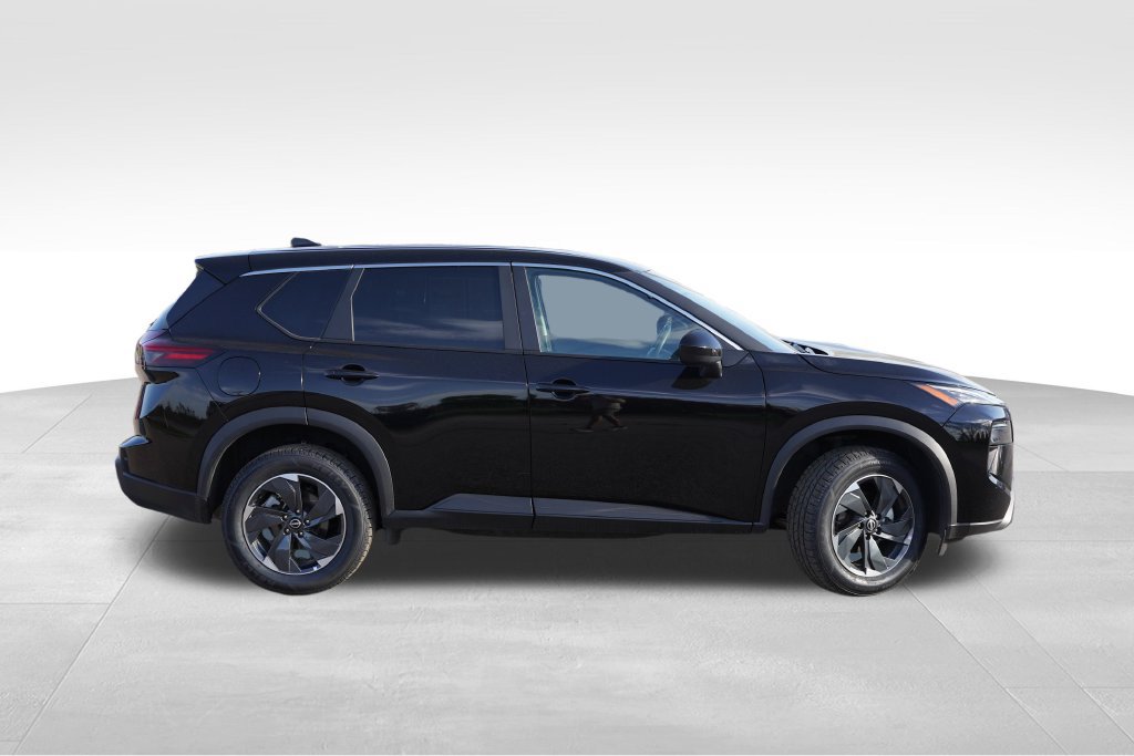 Used 2025 Nissan Rogue SV AWD/4WD image 3