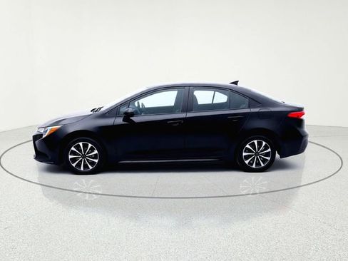 Used 2023 Toyota Corolla LE image 2