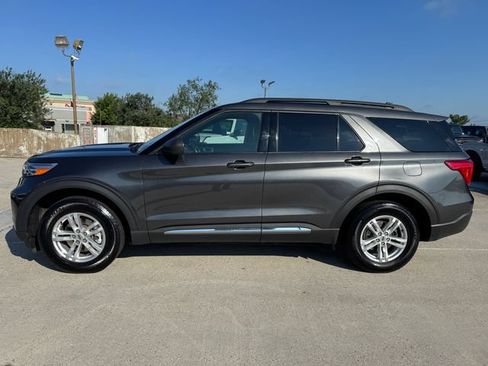 Used 2020 Ford Explorer XLT w/ Equipment Group 202A AWD/4WD image 8