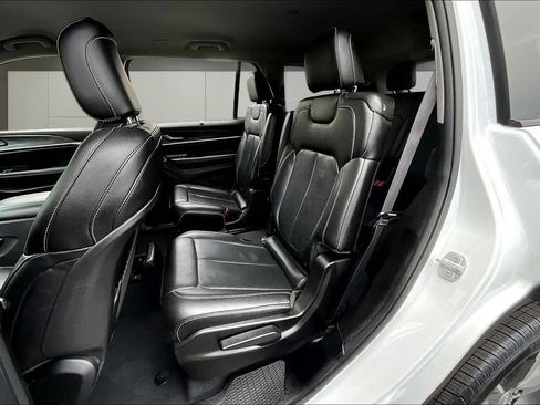 Used 2023 Jeep Grand Cherokee L Limited w/ Luxury Tech Group II AWD/4WD image 22
