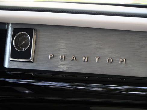 Certified 2022 Rolls-Royce Phantom Extended Wheelbase w/ The Phantom Package RWD image 19