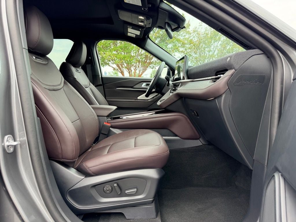 New 2026 Ford Explorer Platinum RWD image 7