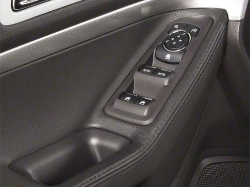 Used 2013 Ford Explorer XLT image 17