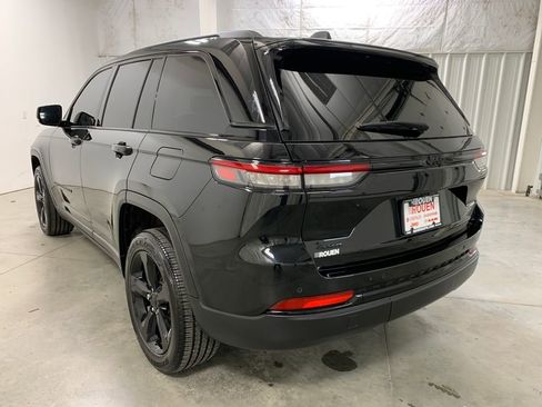 Used 2024 Jeep Grand Cherokee Altitude AWD/4WD image 23